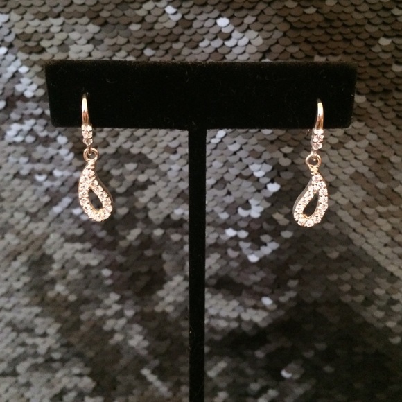 Jewelry - Sterling Silver & CZ Teardrop 💧Earrings